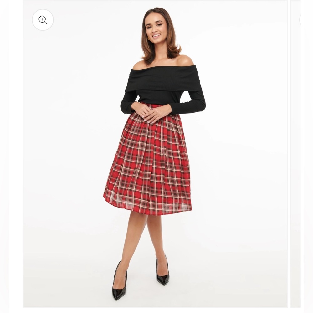 Plaid Red Skirt, size M. NWT